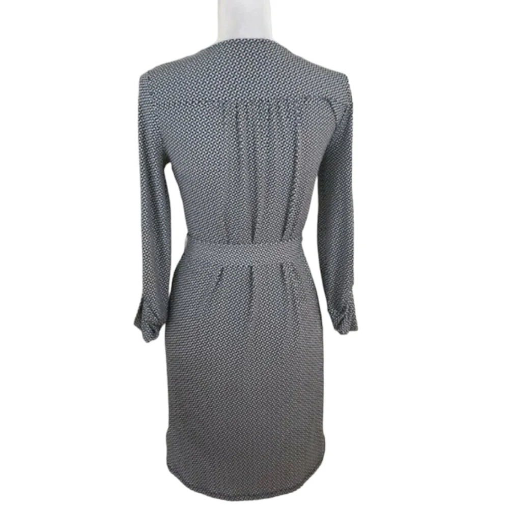 Michael Kors ~ Woman Size XS~ White/Black Long Roll Tab Sleeve Dress Stretch.